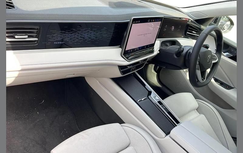 Used VW Passat Elegance 204 HP (150 kW) 2025 Grey Estate