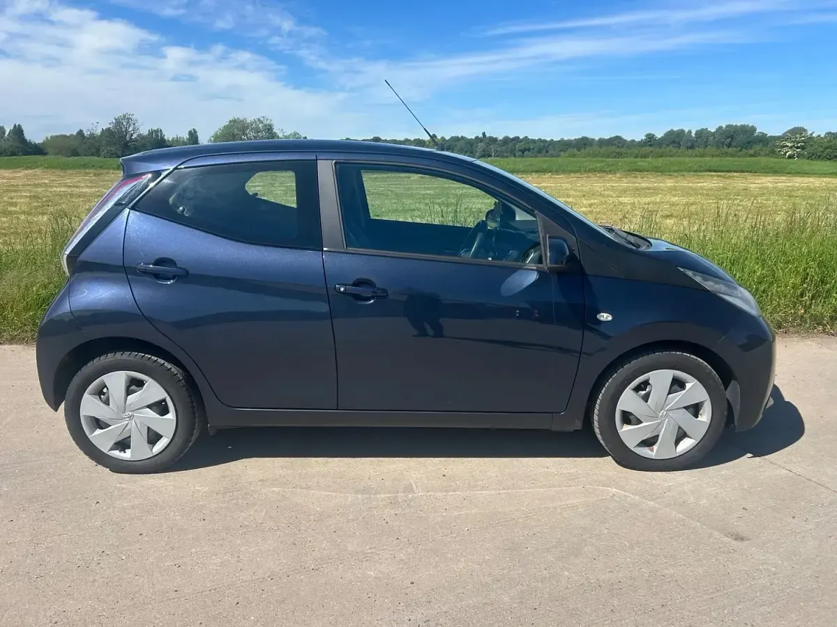 Used Toyota Aygo X-play 69 HP (50 kW) 2017 Blue Hatchback