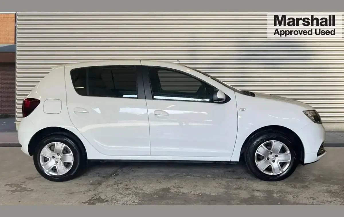 Used Dacia Sandero Comfort 73 HP (53 kW) 2020 White Hatchback