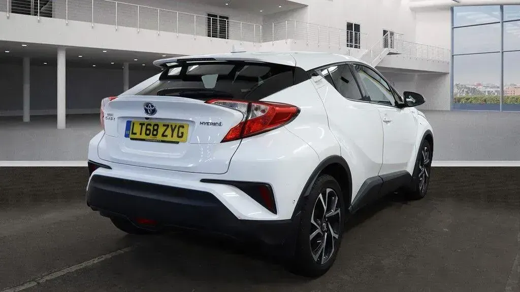 Used Toyota C-HR Design 122 HP (89 kW) 2018 White SUV