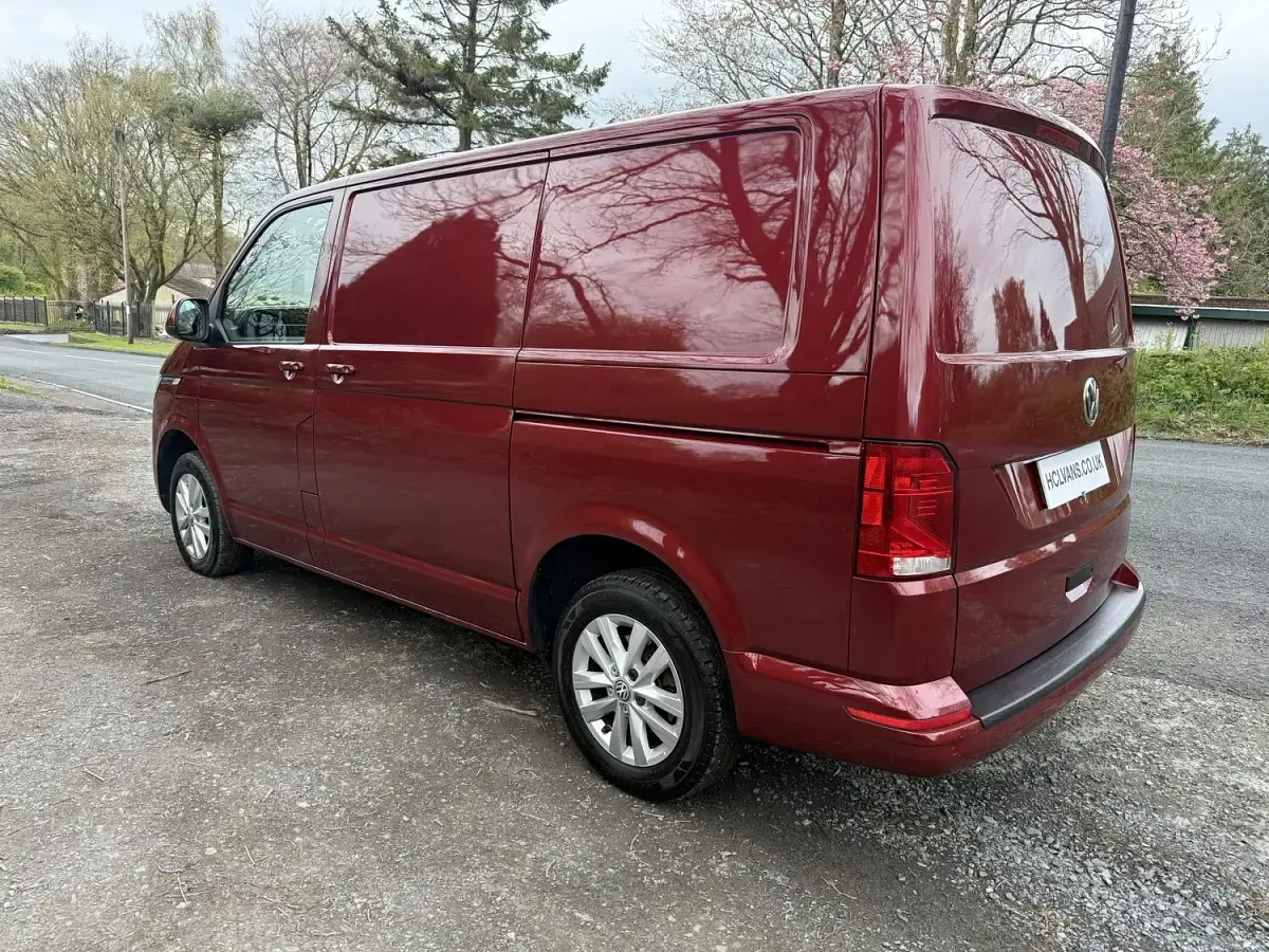 Used VW Transporter Highline 150 HP (110 kW) 2020 Red Van