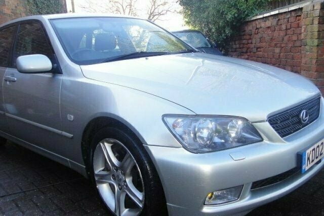 Used Lexus IS300 211 HP (155 kW) 2002 Sedan