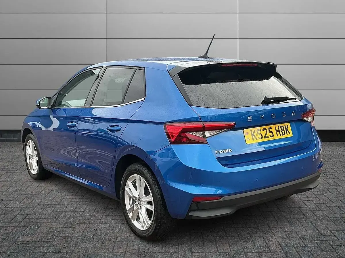 Used Skoda Fabia SE L 85 HP (62 kW) 2025 Race blue metallic Hatchback