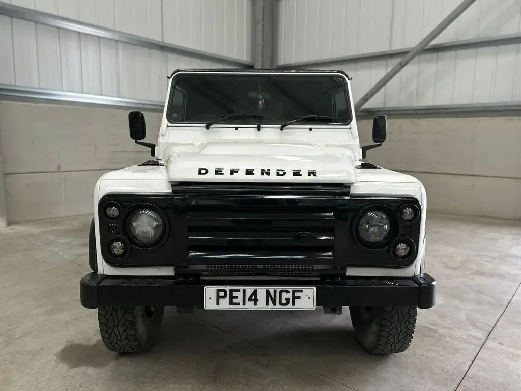 Used Land Rover Defender 122 HP (89 kW) 2014 White SUV