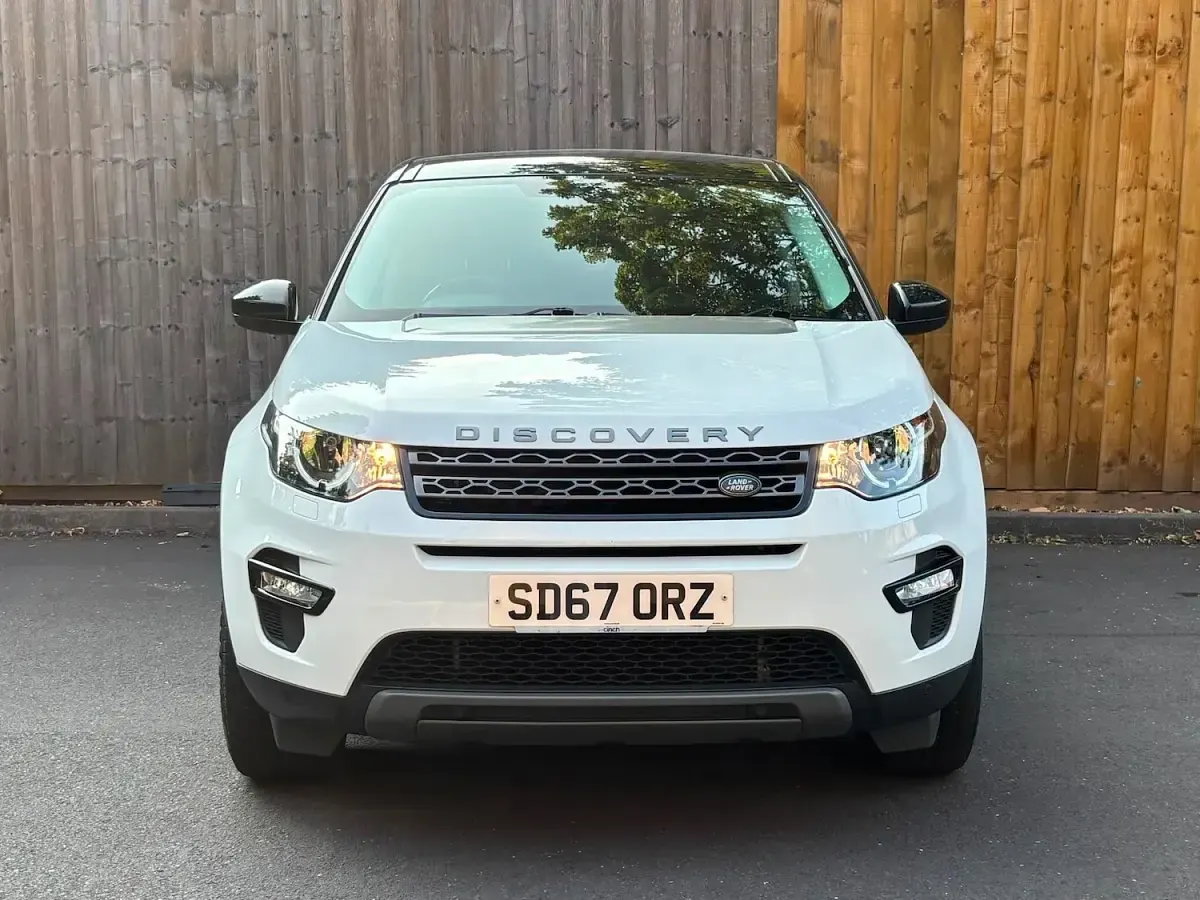 Used Land Rover Discovery 5 SE 2017 White SUV