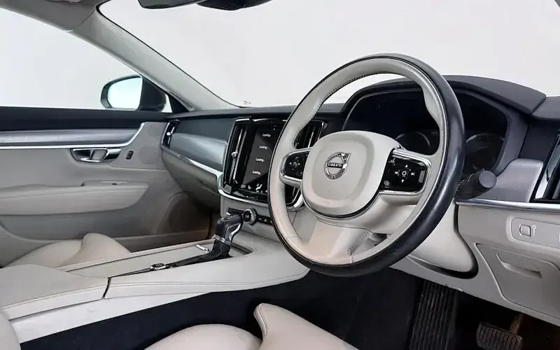 Used Volvo S90 Momentum 190 HP (139 kW) 2019 Grey Sedan
