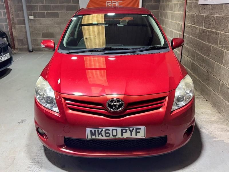 Usado Toyota Auris 2010 Vermelho Citadino