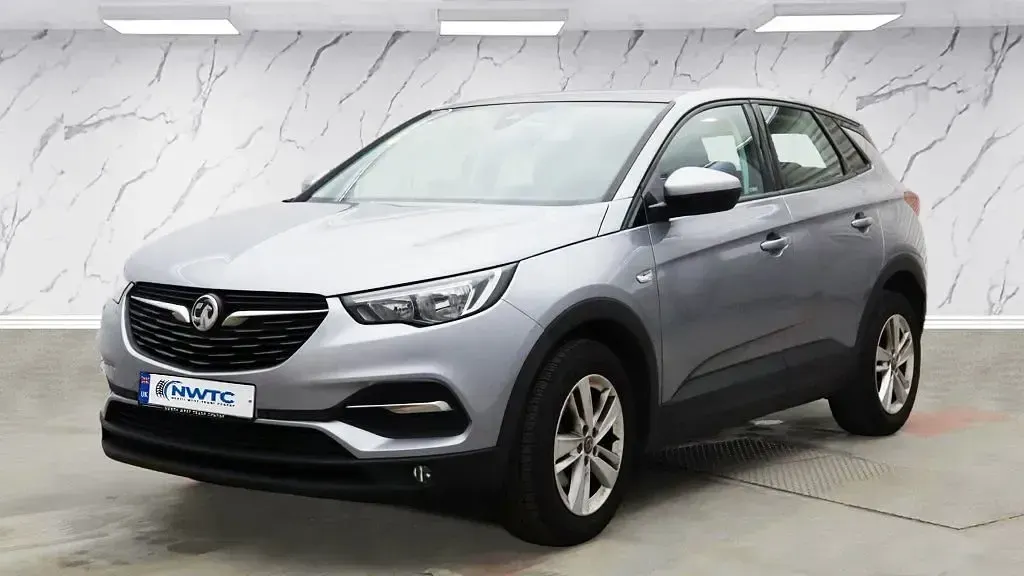 Used Vauxhall Grandland X S 130 HP (95 kW) 2018 Grey SUV