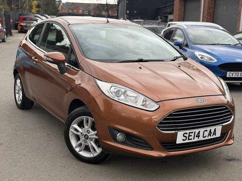 Used Ford Fiesta Zetec 100 HP (73 kW) 2014 Yellow Hatchback