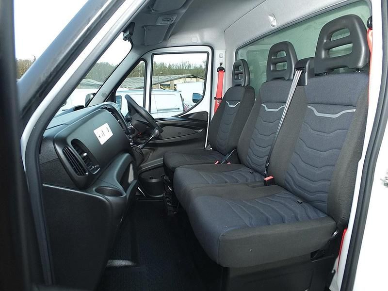 Used Iveco Daily 136 HP (100 kW) 2021 White Van