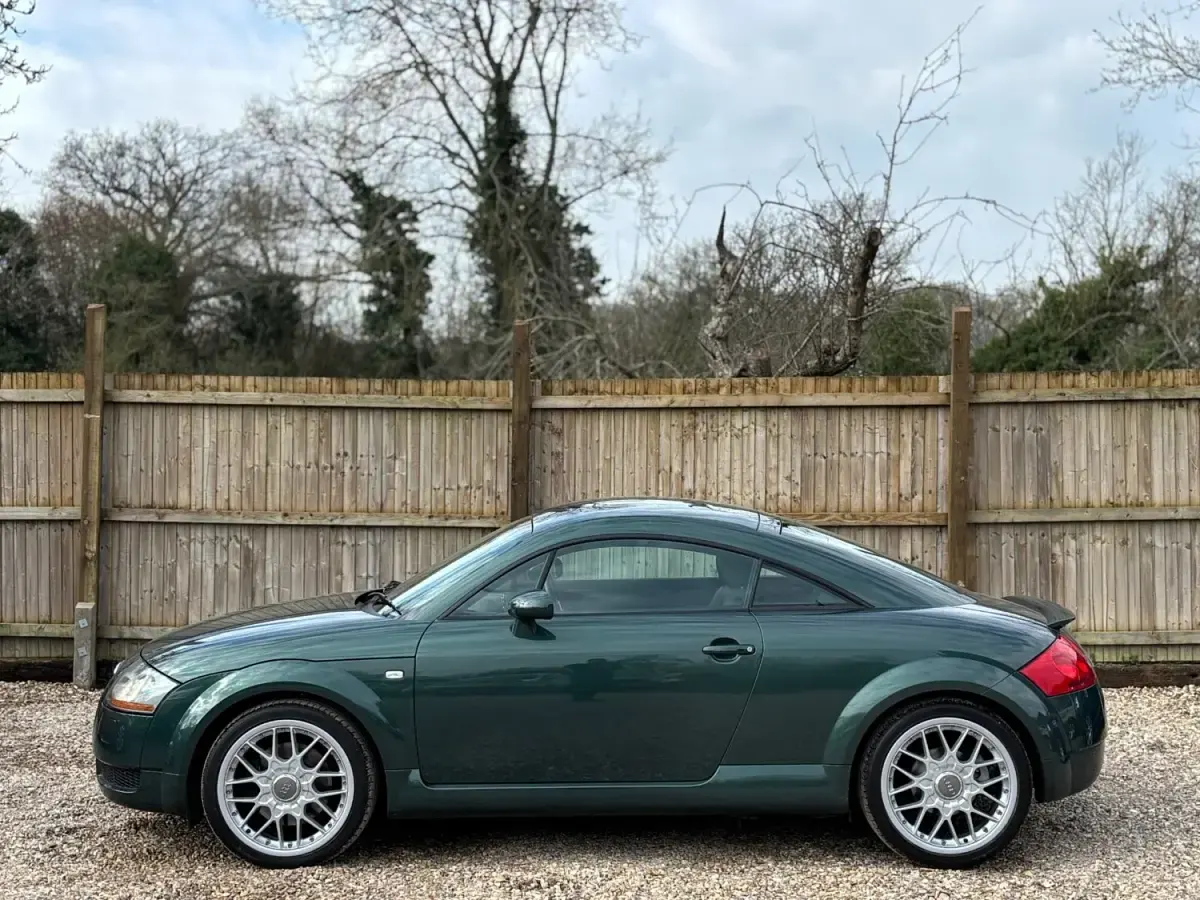 Begagnad Audi TT Sport 225 HK (165 kW) 2003 Grön Sportkupé
