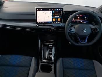 Nouă VW Golf VIII Black Edition 333 CP (244 kW) 2025 Alb Hatchback
