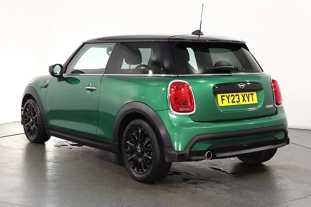 Usado Mini Cooper Classic 2023 Verde Utilitario