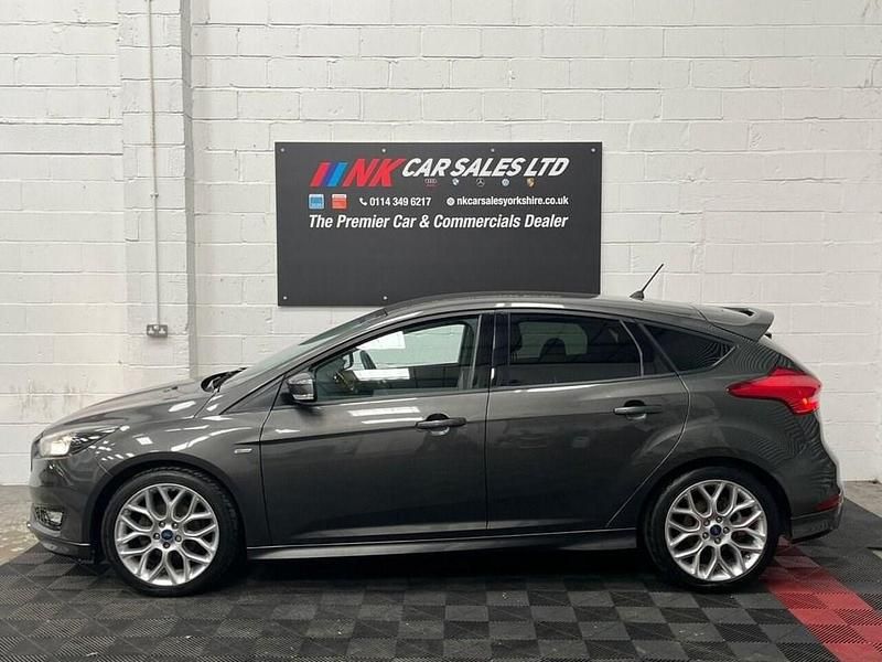 Used Ford Focus ST-Line 120 HP (88 kW) 2017 Grey Hatchback