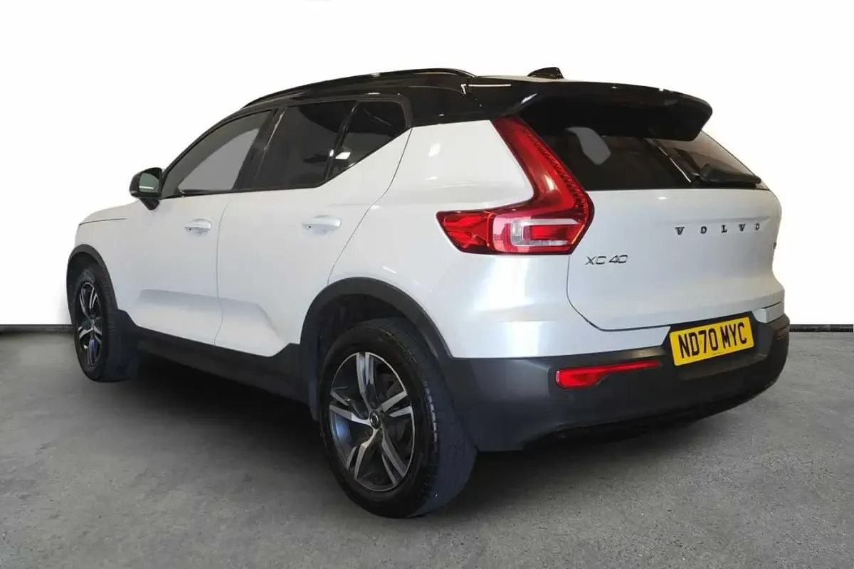 Used Volvo XC40 R-Design 163 HP (119 kW) 2020 White SUV