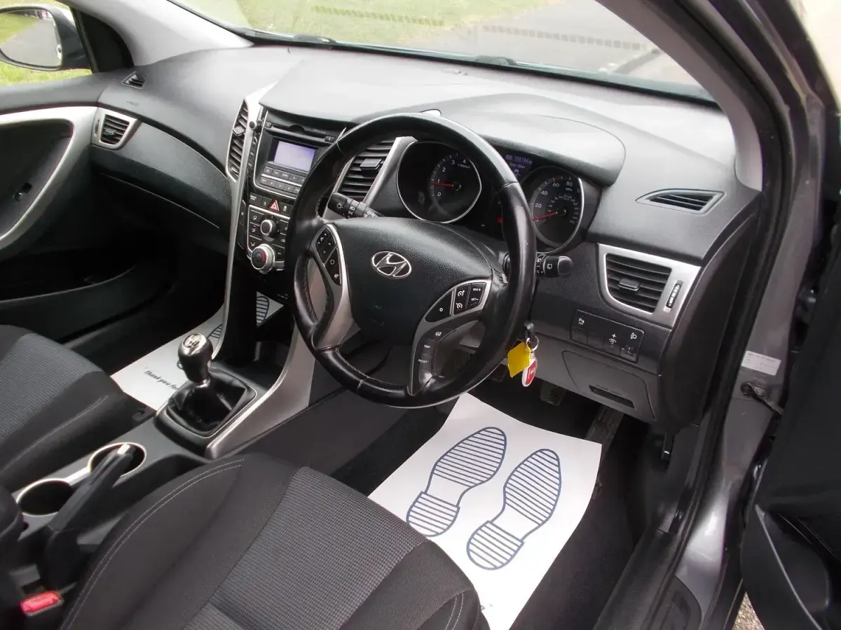 Used Hyundai i30 Active 100 HP (73 kW) 2013 Grey Hatchback