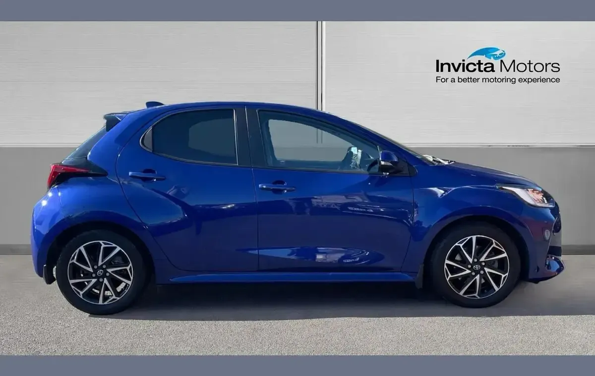 Used Toyota Yaris Hybrid Design 116 HP (85 kW) 2022 Blue Hatchback