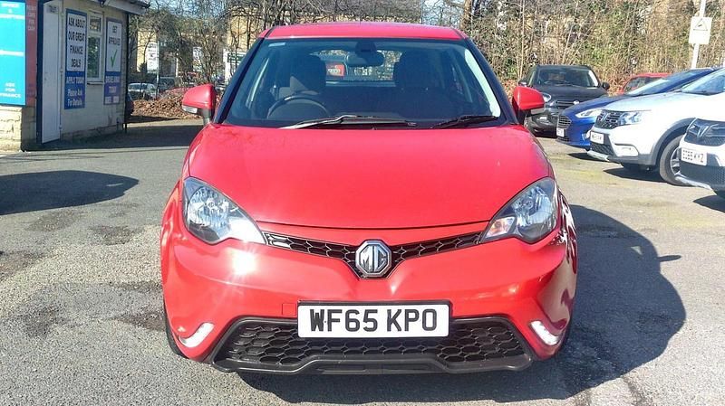 Usado MG MG3 106 CV (77 kW) 2015 Rojo Utilitario