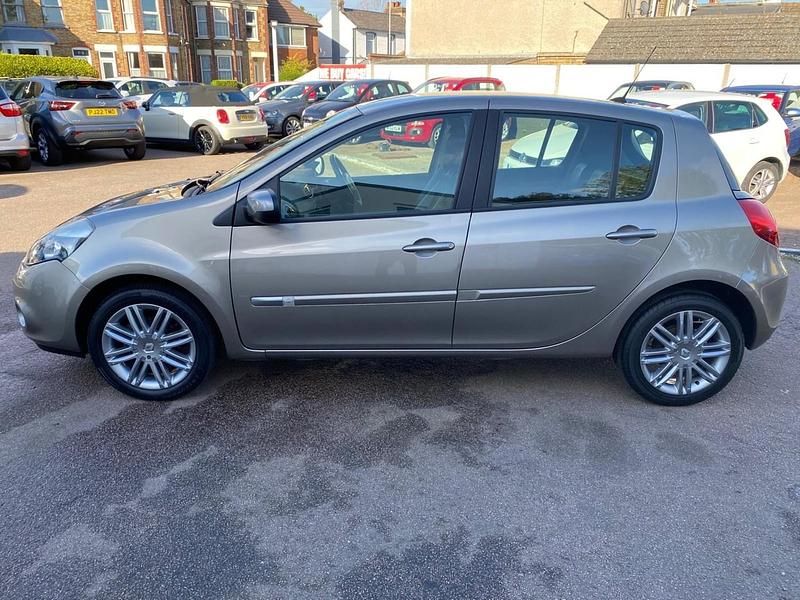 Gebraucht Renault Clio IV Dynamique 75 PS (55 kW) 2013 Beige Kleinwagen