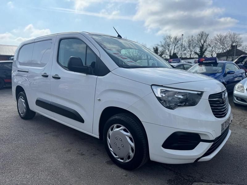 Used Vauxhall Combo Sportive 100 HP (73 kW) 2020 White MPV