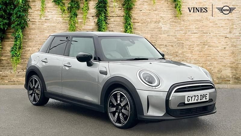 Usado Mini Cooper Exclusive 134 HP (98 kW) 2024 Prateado Citadino