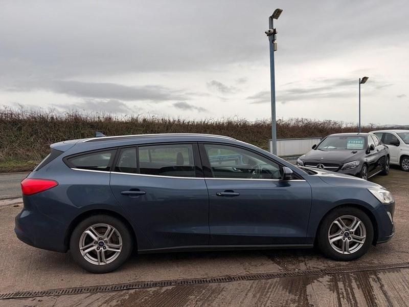Used Ford Focus Zetec 120 HP (88 kW) 2018 Blue Estate