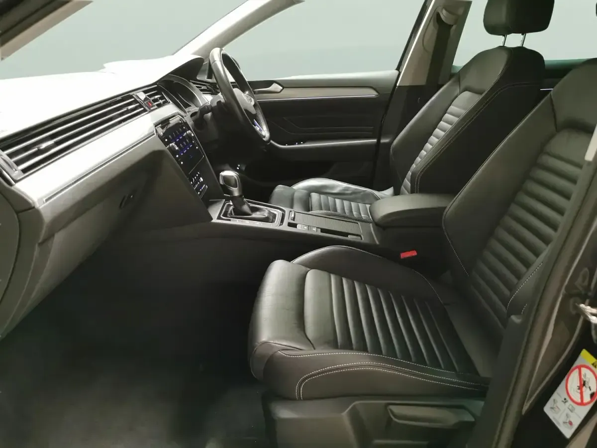 Used VW Passat GTE 218 HP (160 kW) 2022 Grey Estate