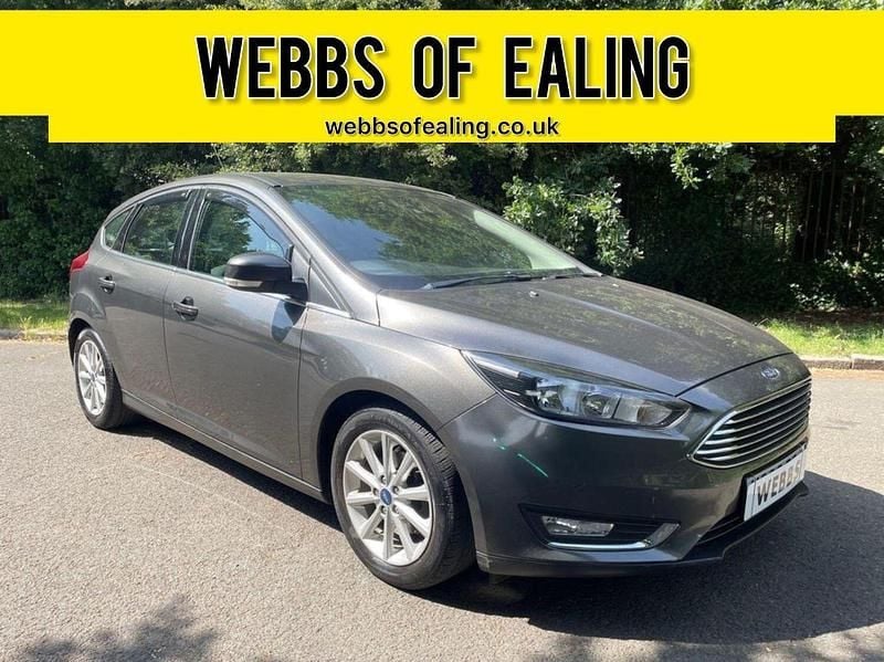Used Ford Focus Titanium 120 HP (88 kW) 2016 Grey Hatchback