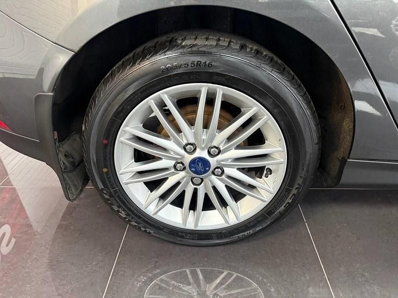 Used Ford Focus Zetec 125 HP (91 kW) 2017 Grey Hatchback