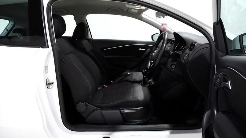 Used VW Polo SE 90 HP (66 kW) 2015 White Hatchback