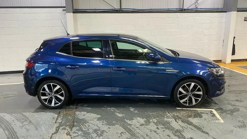 Used Renault Mégane IV Iconic 140 HP (102 kW) 2019 Blue Hatchback
