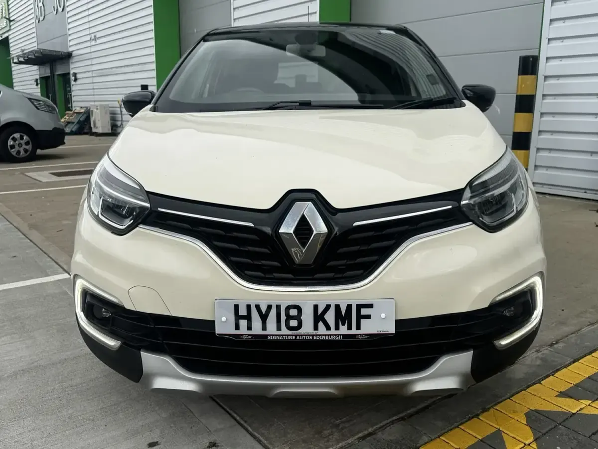 Used Renault Captur Dynamique 90 HP (66 kW) 2018 Cream/black SUV