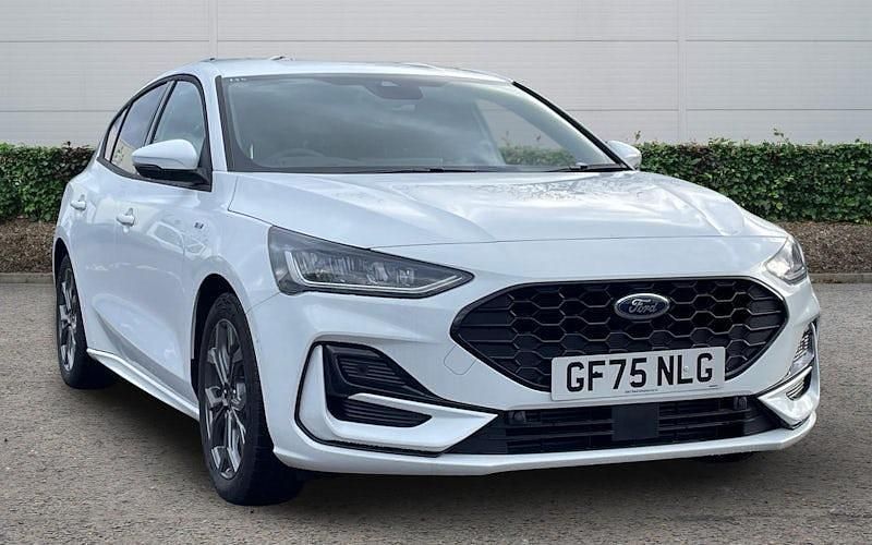 White New 2025 Ford Focus ST-Line Hatchback | £23,149 (Fair price) - Image 1/4