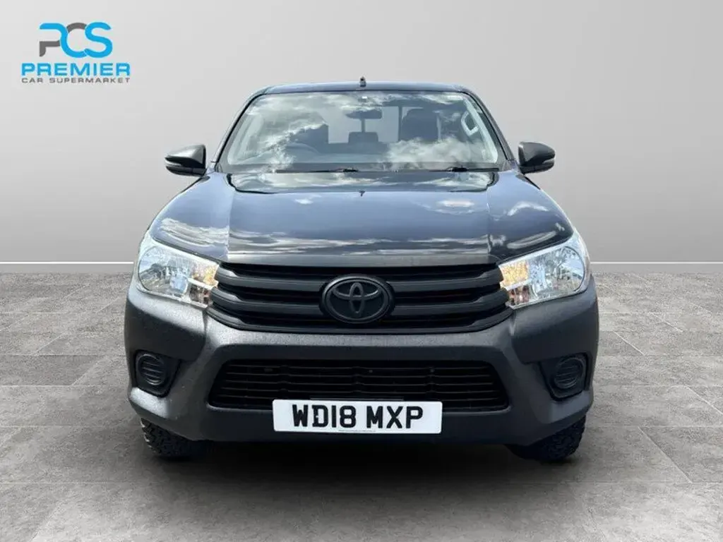 Used Toyota HiLux Active 150 HP (110 kW) 2018 Black Pickup