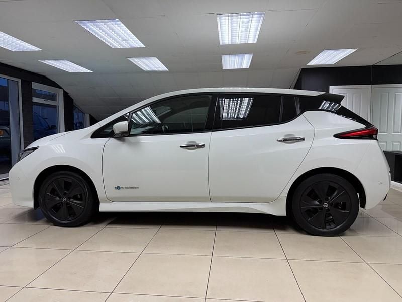 Used Nissan Leaf Tekna 110 kW (150 HP) 2018 White Hatchback