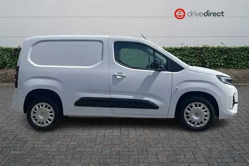 Used Vauxhall Combo S 100 HP (73 kW) 2024 White MPV