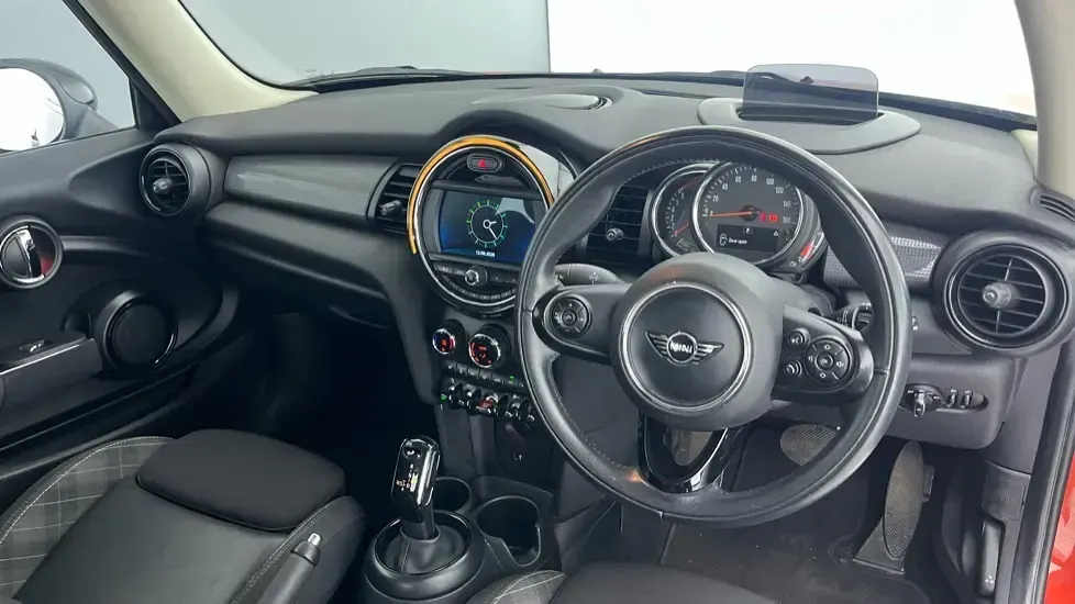 Used Mini Cooper Hatch 134 HP (98 kW) 2018 Orange Hatchback