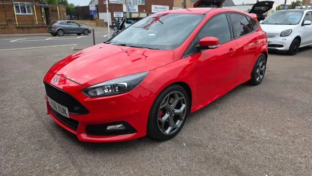 Used Ford Focus ST 2016 Red Hatchback