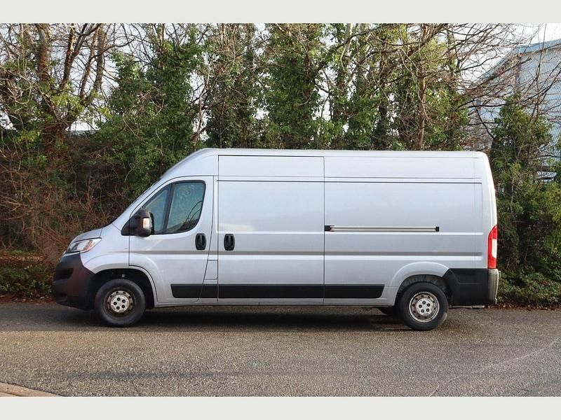 Usado Citroën Relay 140 HP (102 kW) 2021 Cinzento Van