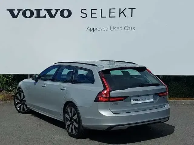 Used Volvo V90 Plus 350 HP (257 kW) 2025 Silver Estate