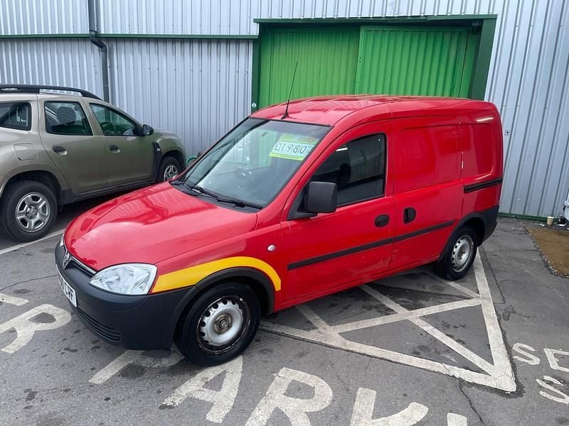 Used Vauxhall Combo 69 HP (50 kW) 2011 Red Van