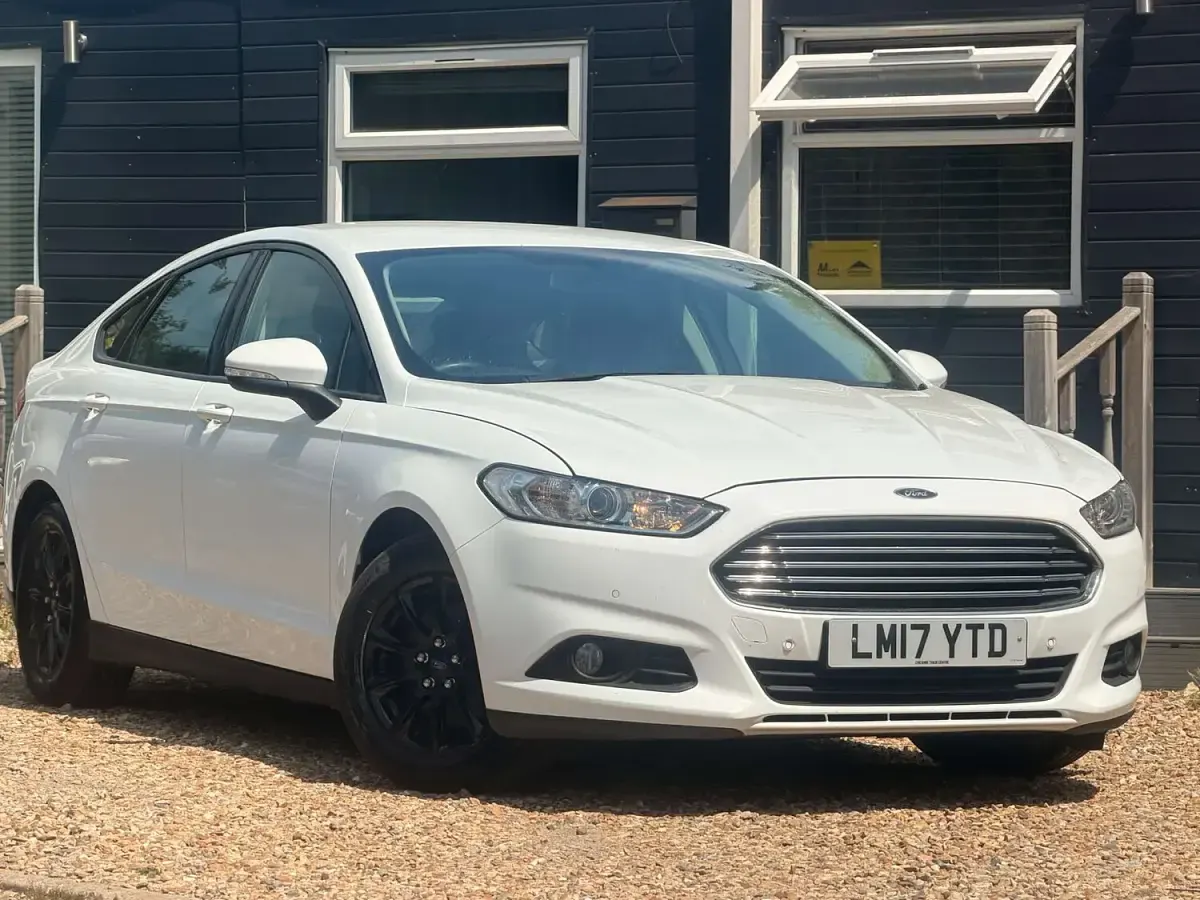 Used Ford Mondeo Style 120 HP (88 kW) 2017 White Hatchback