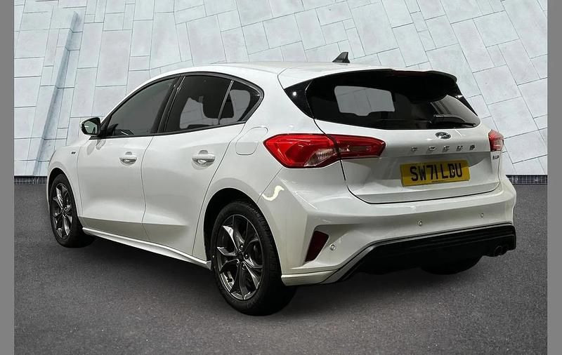 Used Ford Focus ST-Line 123 HP (90 kW) 2022 White Hatchback