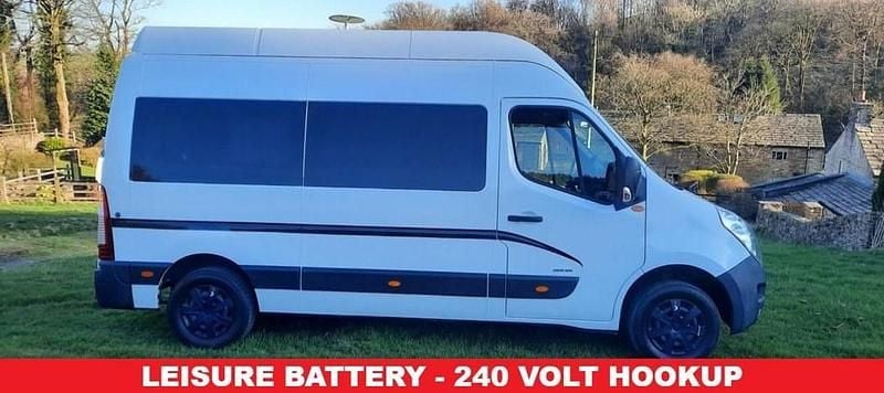 Used Vauxhall Movano 125 HP (91 kW) 2014 White MPV