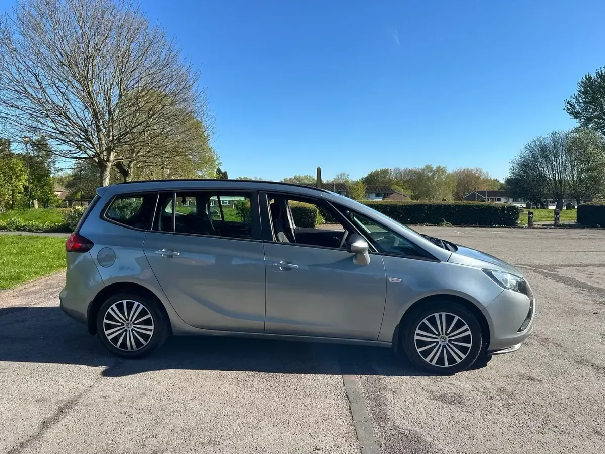 Used Vauxhall Zafira 170 HP (125 kW) 2015 Silver MPV