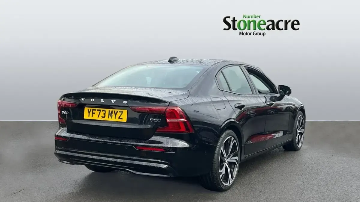 Usado Volvo S60 Plus 250 HP (183 kW) 2023 Preto Sedan