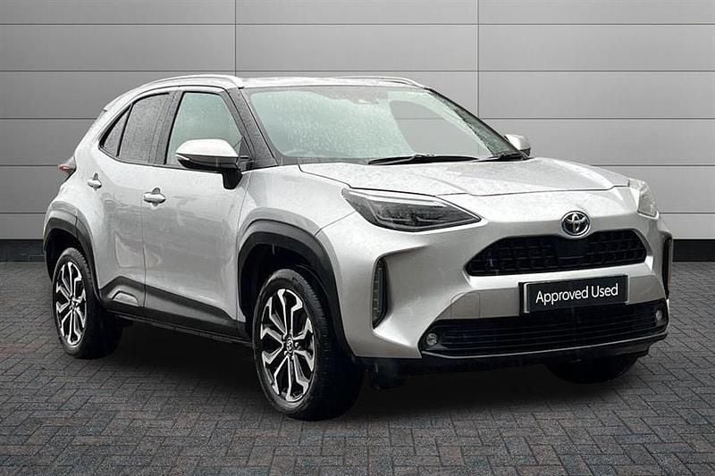 Silver Used 2022 Toyota Yaris Cross Design SUV | £18,750 (Good price) - Image 1/4