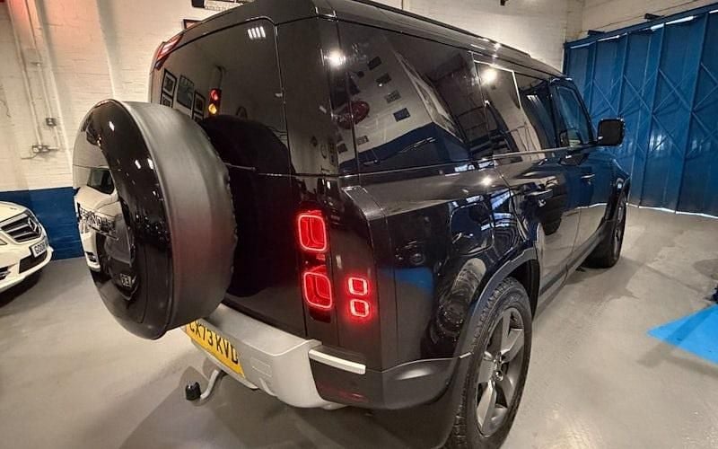 Used Land Rover Defender 249 HP (183 kW) 2023 SUV