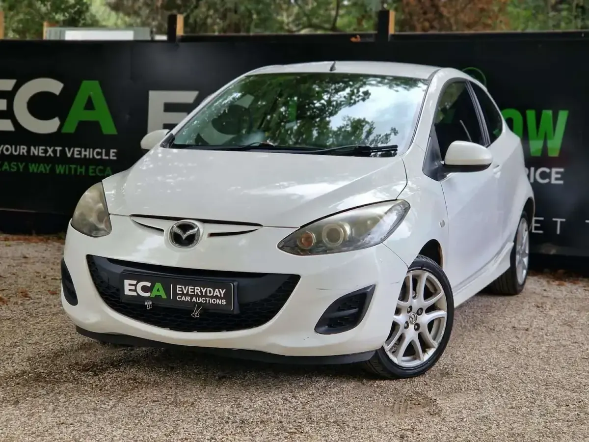 Used Mazda 2 2012 White Hatchback