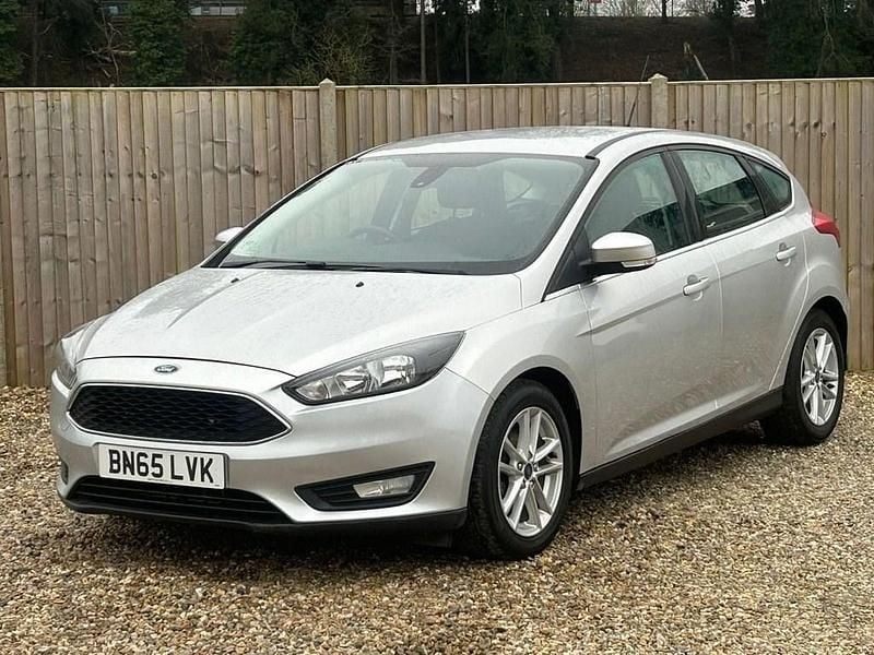 Used Ford Focus Zetec 125 HP (91 kW) 2015 Silver Hatchback